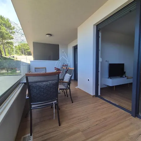 Apartment Bura 1- With Hot Tub Makarska