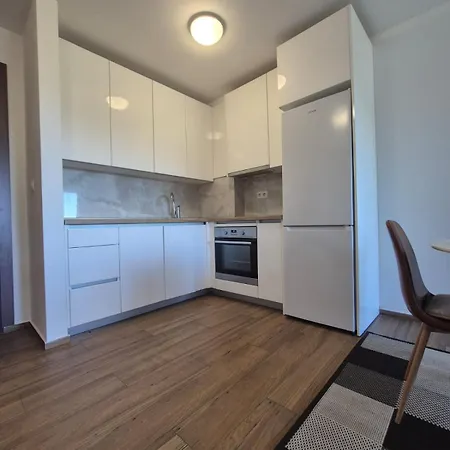 Bura 1- With Hot Tub Apartment Makarska