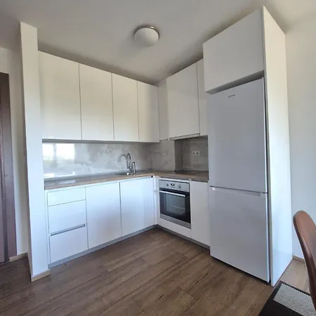 Bura 1- With Hot Tub Apartamento Makarska